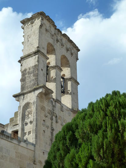 Glockenturm der Kirche