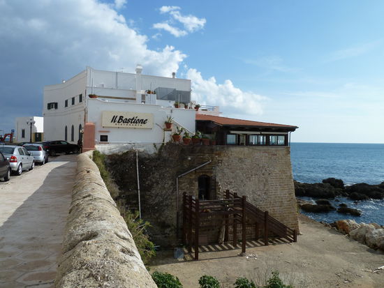 Il Bastione ist ein nicht preiswertes aber schickes empfehlenswertes Restaurant, in dem ich unbedingt die Spezialität von Gallipoli essen wollte: