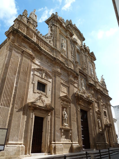 Kathedrale Sant' Agata - die Fassade entspricht dem Lecceser Barock - der Vorgängerbau soll apulisch-romanisch  gewesen sein