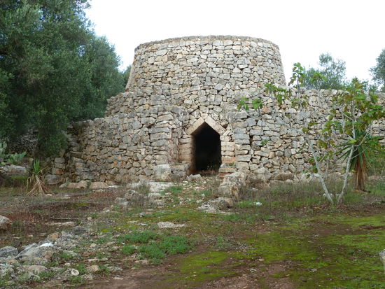 Casella in der salentinischen Murgia - im Gegensatz zu den Trulli von Alberobello laufen die Casella nie spitz zu.