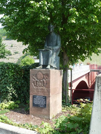 Der Zeigefinger der Figur gibt die Richtung zum Cachesuchen! Tolle Idee