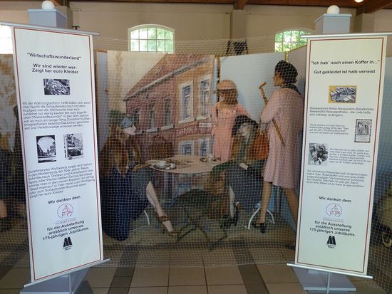 Ausstellung 'Gewand im Wandel der Zeit'