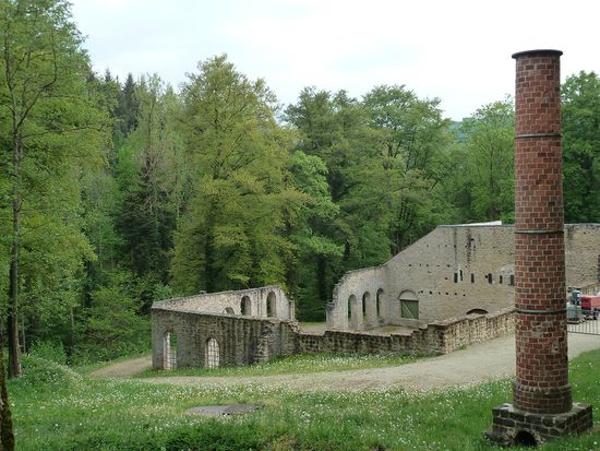 Ruinen der Hüttenanlage