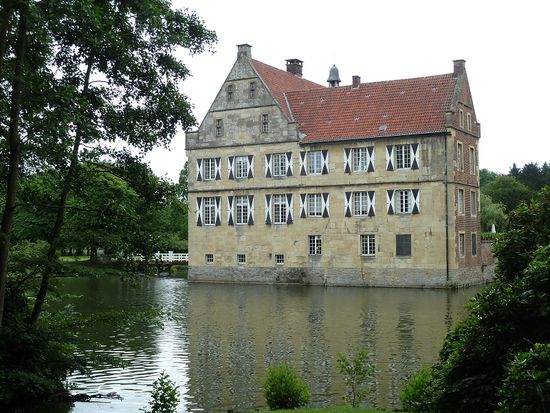 Renaissancebau mit Dreistaffelgiebel