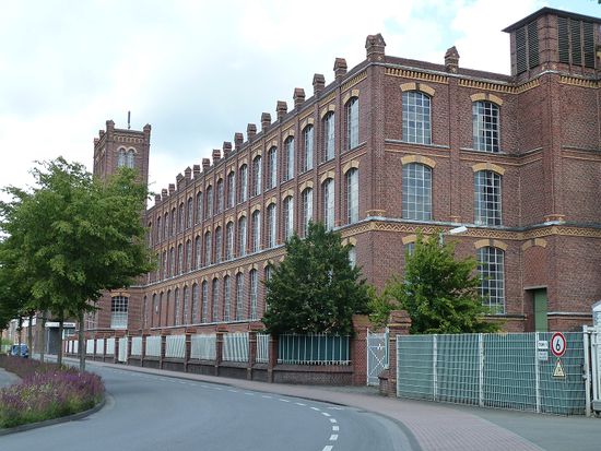 Huesker-GmbH - für mich ein interessanter Ort, da ich am Aufbau eines Textilmuseums beteiligt bin, in dem auch moderne zukunftsweisende Textilienproduktion aufgezeigt werden soll.