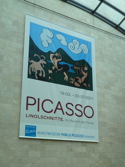 Plakat im rückwärtigen Museumscafé innerhalb der Arkaden