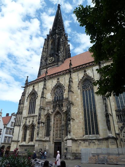 St. Lamberti - Markt- und Stadtkirche - die Hallenkirche wurde zwischen 1375 und 1450 erbaut - sie wirkt fast wie ein Dom in der Innenstadt
