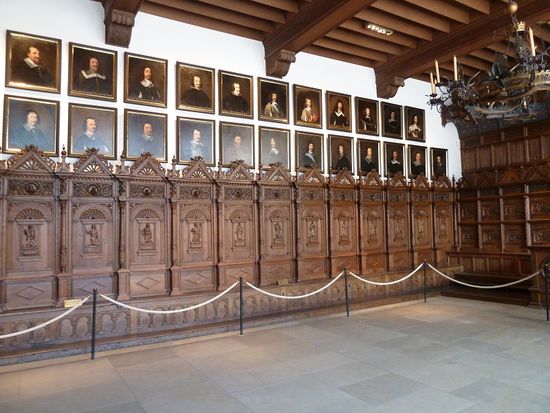 Friedenssaal - 1648 Schauplatz der Beschwörung des Spanisch-Niederländischen Friedens (Teil des Westfälischen Friedens)
Auch dieser Saal ist wiederaufgebaut worden und stammt nicht aus der Zeit seines Entstehens - wie wohl das meiste der stark zerstörten Stadt Münster