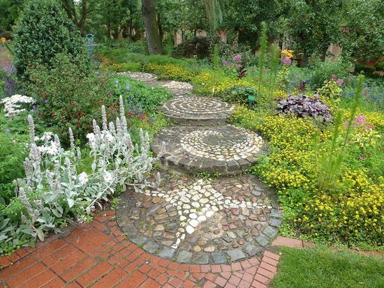 Wegegestaltung in Gärten