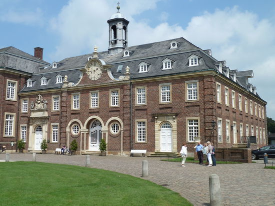 Schloss Nordkirchen befindet sich im Eigentum des Landes Nordrhein-Westfalen und wird als Fachhochschule für Finanzen des Landes NRW genutzt.