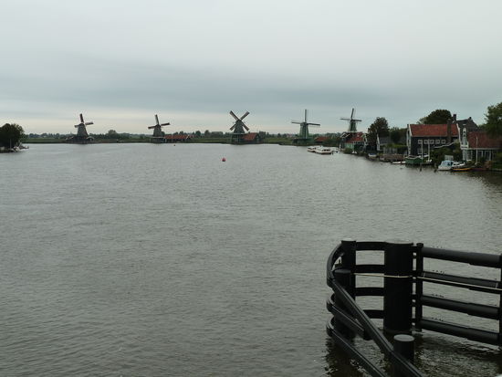 Blick von der (Zug-)Brücke auf Zaanse Schans
