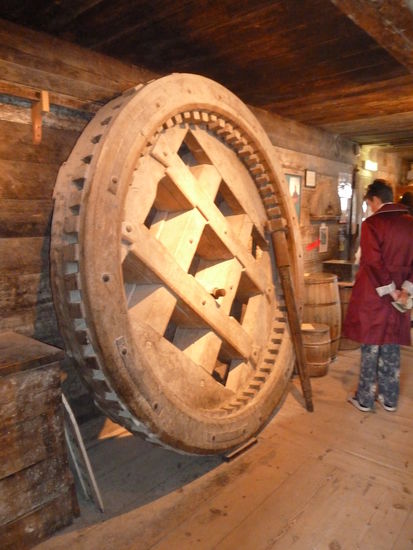 durchaus imponierende Größen der Holzzahnräder