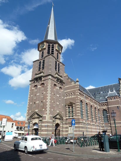 für den kleinen Ort erscheinen die Kirchen sehr groß