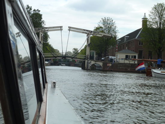 etwa nach 270° um die Altstadt biegen wir in eine innere Gracht um dann entgegen dem Uhrzeigersinn weiterzufahren