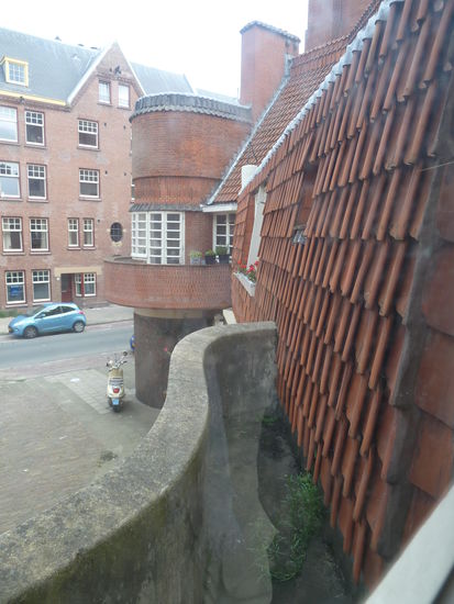 denn mehr als ein Stuhl paßt nicht