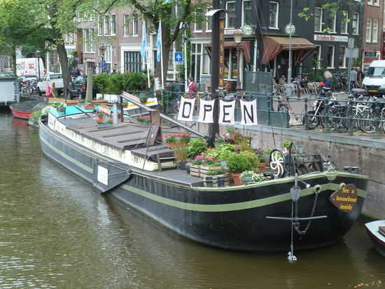 Die Hendrika-Maria liegt an der Prinsengracht