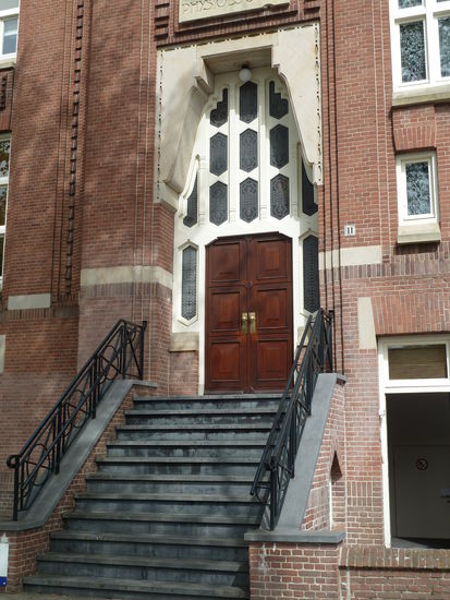 mit interessantem Eingang