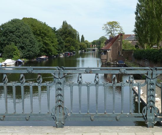 selbst das Brückengeländer ist 'art deco'