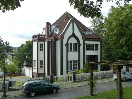 errichtet 1900-1901 zur Ausstellung 1901 Ein Dokument Deutscher Kunst 
Architekt: Peter Behrens (1868-1940)