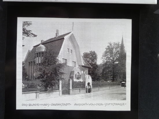 zum Vergleich ein am Haus angebrachtes zeitgenösssiches Foto