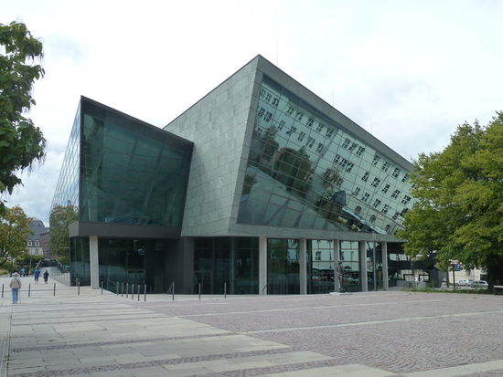 Das 'Darmstadtion' - ultramodern in Glas und Beton - Kultur- und Kongreßzentrum