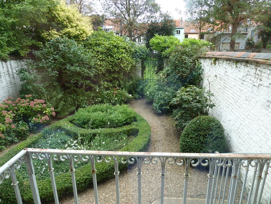 der Blick in den kleinen Garten