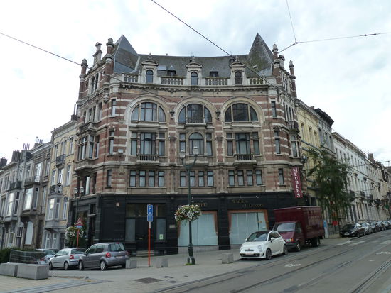 Die beiden Eckhäuser zur Chaussee d'Haecht sind (nahezu) identisch - da nur eines hier abgebildet