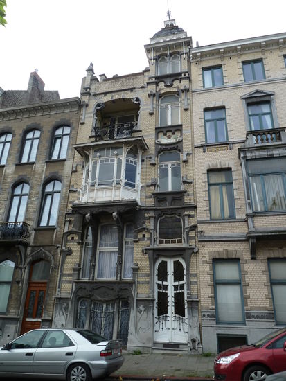 av. Louis Bertrand 43