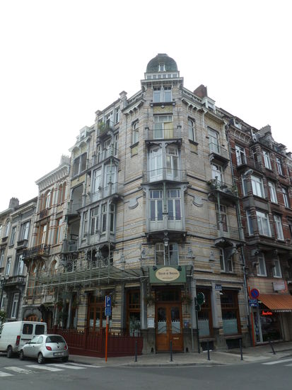 Ecke rue Josaphat / av. Louis Bertrand (Südwest)