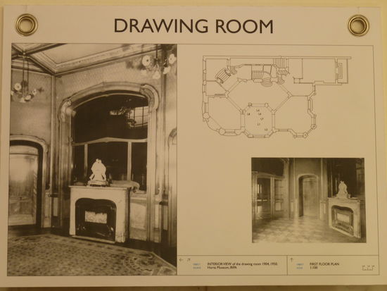 vom Wohnzimmer ist der wunderschöne Kamin erhalten