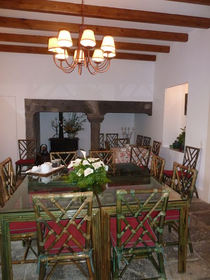 Das Frühstück wird in der ehemaligen Küche - Kamin - serviert