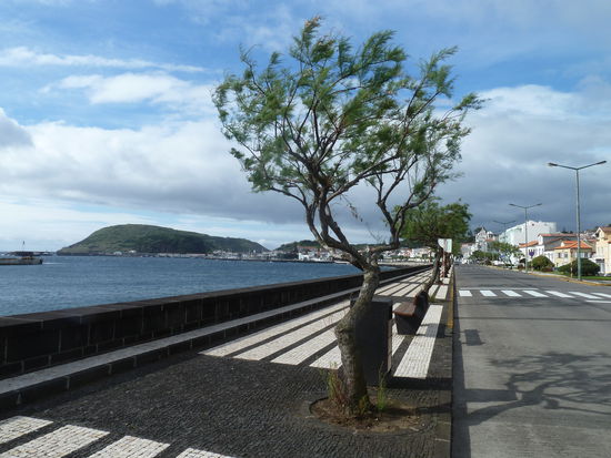 östliche Strandpromenade von Horta