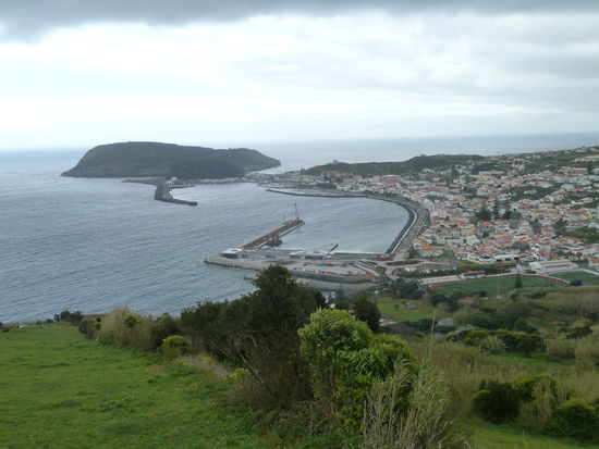 Blick auf Horta vom miradouro