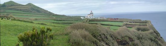 Leuchtturm bei Ponta Ferraria