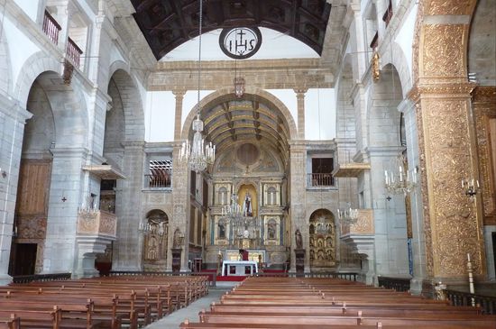zu dem Palast gehört auch die Stiftskirche des Jesuitenkollegs