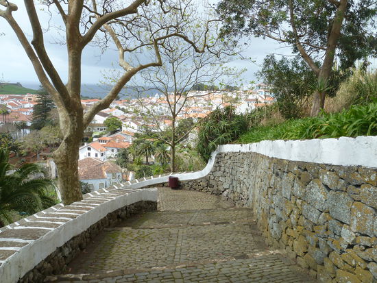 Abstieg zum Jardim Duque da Terceira