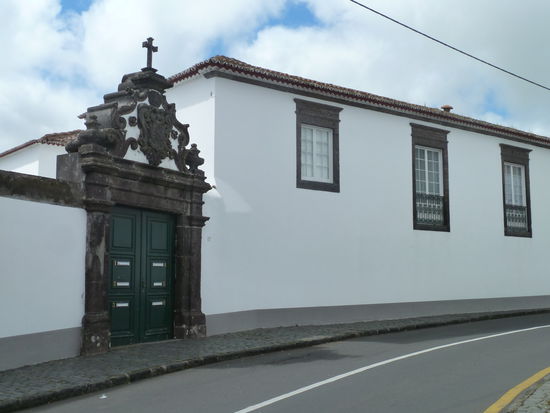 Portal zu einem der zahlreichen versteckten Herrenhäusern