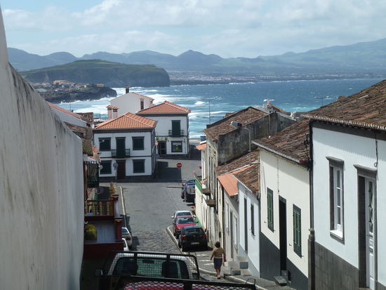 steile Strassen verbinden die hangparallelen Strassen