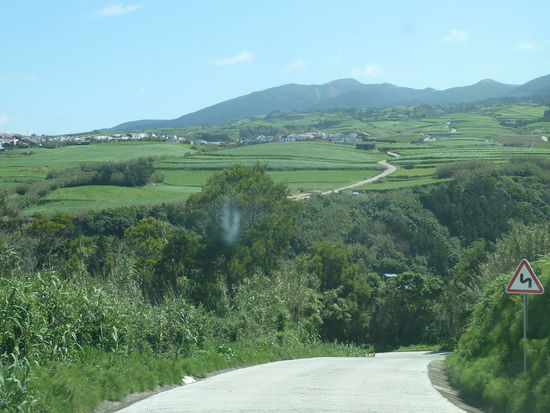 steile alte Küstenstrasse