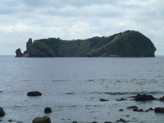 auch die vorgelagerte Insel ist wohl ein Krater