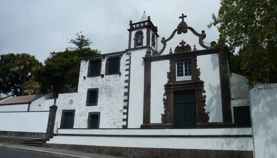 dagegen ist die Kapelle geschlossen