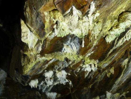 silikathaltige Stalagtiten