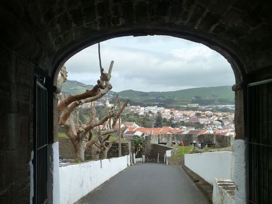 Von der Fortalezza - die wir zweimal vergeblich zu besichtigen versucht haben - sind wir bald wieder in bewohnten Gefilden.