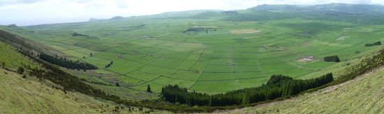 Panorama nach Südwesten - auf die fruchtbare Ebene der Serra -