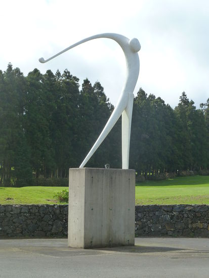 Da wir wußten, dass wir weder Zeit fürs Warten auf sicheres Wetter haben würden noch uns mit dem Schleppen von Golfbags bei ingesamt 5 Flügen belasten wollten, müssen wir uns das Golfen verkneifen.