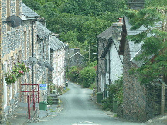Der Bergwerksort besteht aus steilen engen Sträßchen