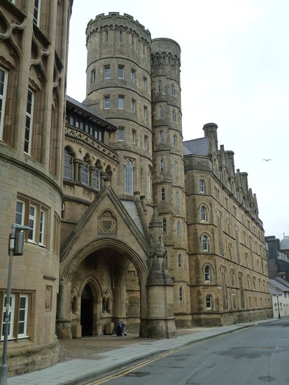 das Gebäude des Old College ist imponierend