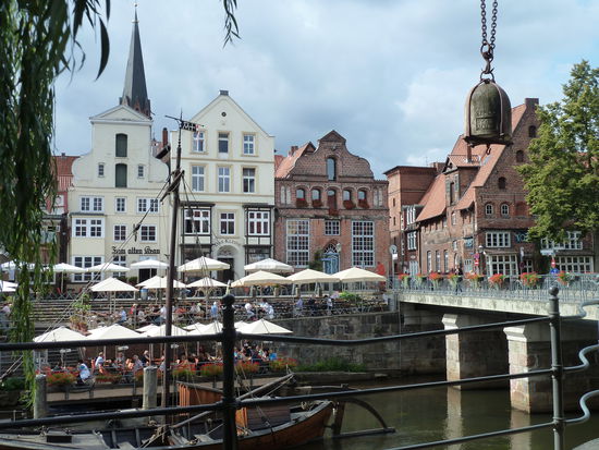 Kneipenszene am Stintmarkt