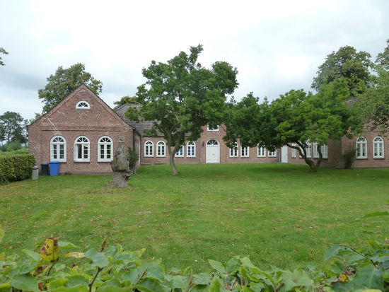 Wir starten am Gemeindehaus gegenüber dem Gut Seestermühe