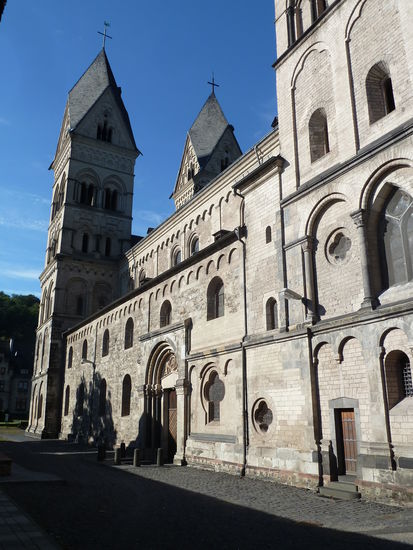 Der Mariendom, auch Liebfrauenkirche genannt, ist eine katholische Pfarrkirche, welche um 1200 als dreischiffige, romanische  Emporenbasilika erbaut wurde.